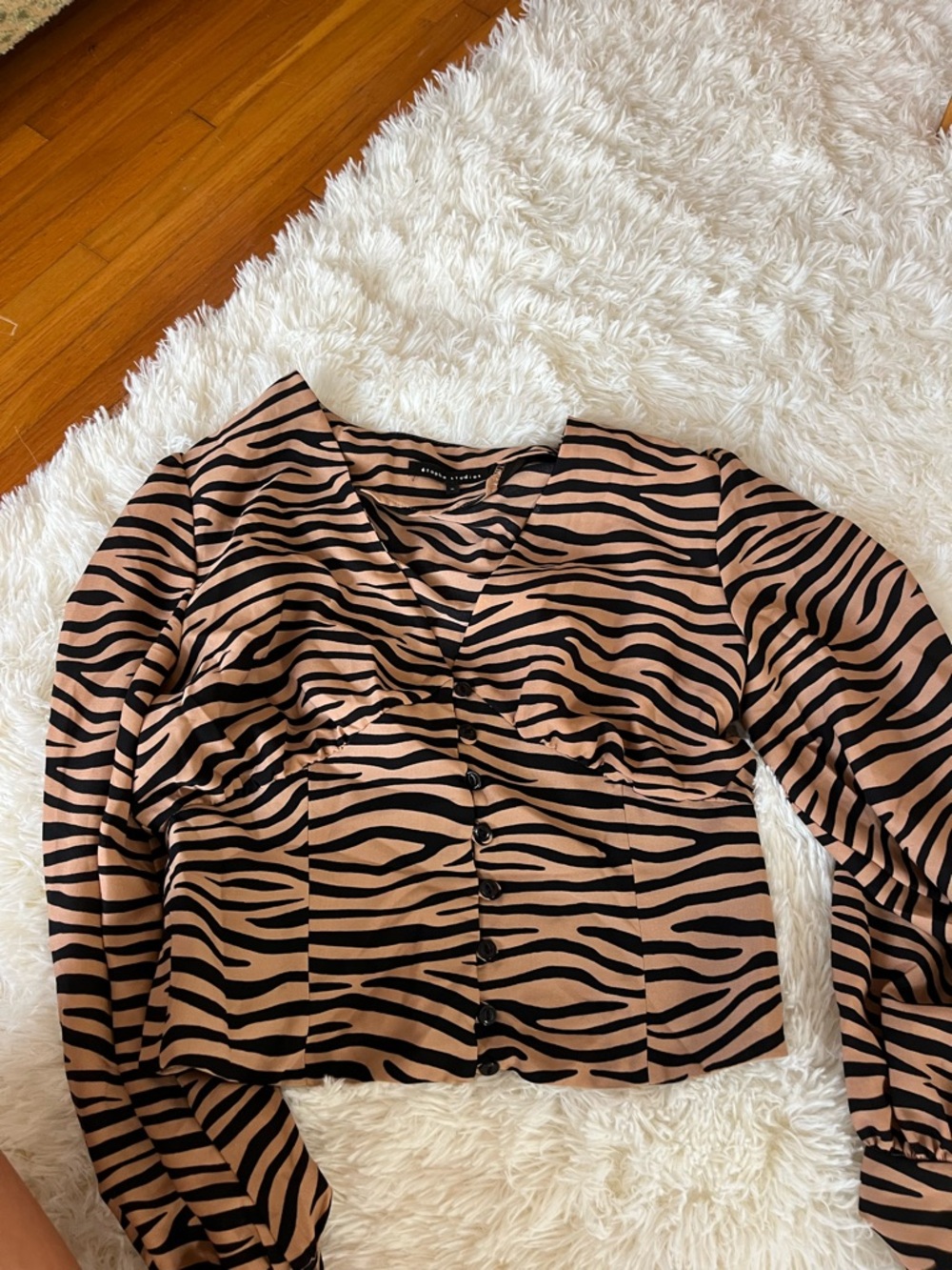 Animal Print Long Sleeve V-Neck Button Crop Top - Tan/Black
